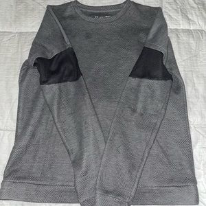 under armour crewneck size medium